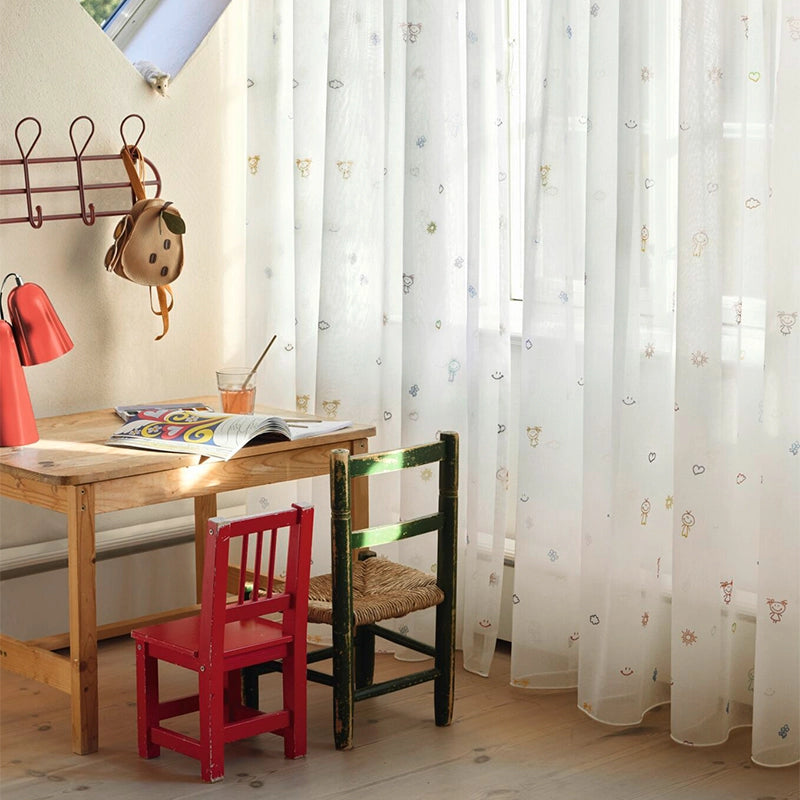 Little Dreamer – transparenter Kinderzimmer-Vorhang nach Maß mit liebevoll gezeichneten Motiven